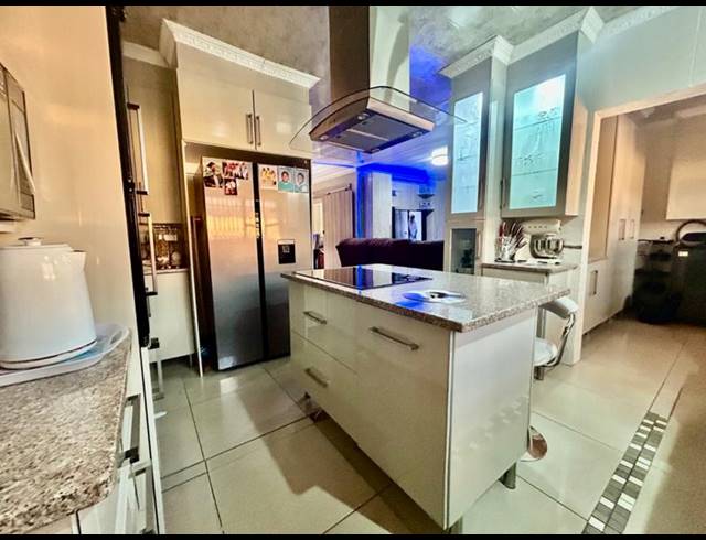 3 BEDROOM HOUSE FOR SALE IN VANDERBIJLPARK CE 2